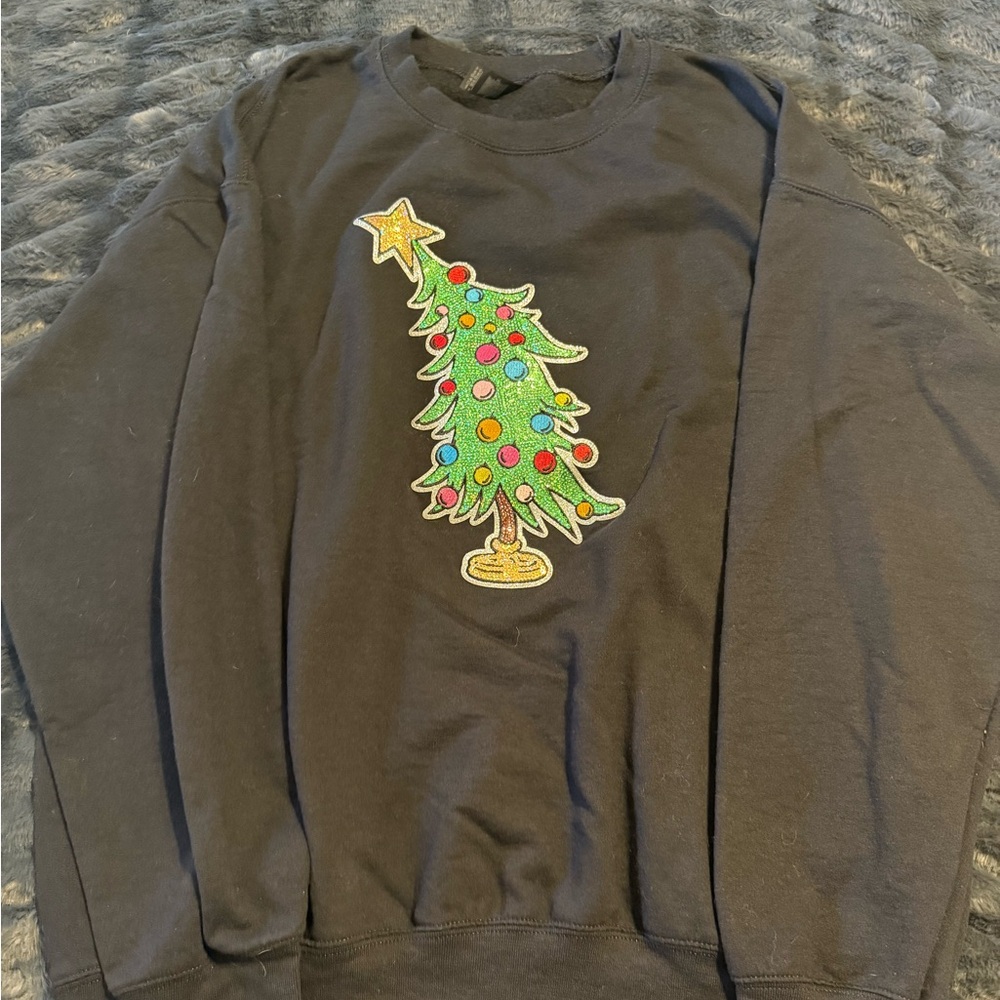 Women’s Large Grinch Tree Crewneck